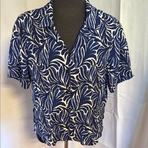 H&M Blue and White Patterned Women's Top